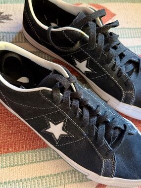 Men's Brand New Converse Size 9 with Star. Rare from Converse Event-Black